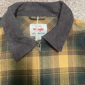 Man Wrangler Small flannel long sleeve shirt news with tags.
